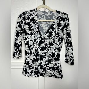 White House Black Market Black and White Floral Blouse size XS